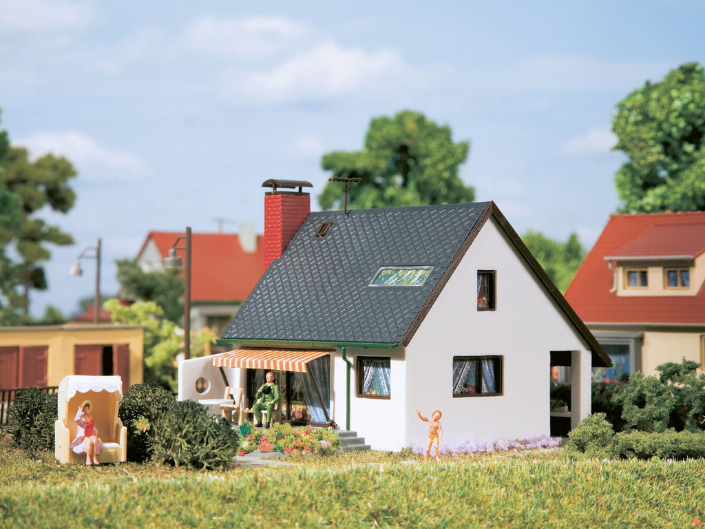 Auhagen 12246 TT/HO Scale Detached House - Carmen