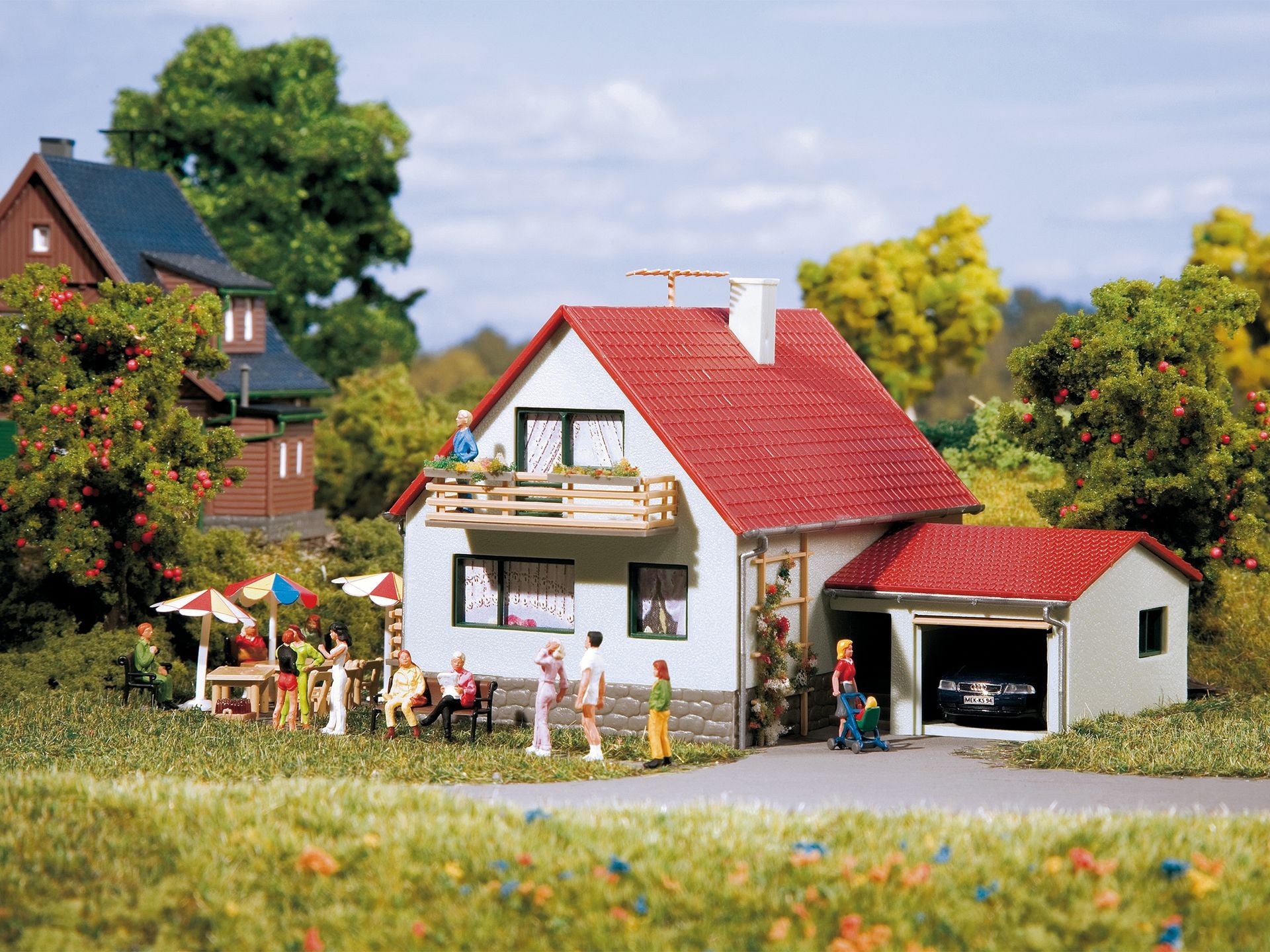Auhagen 12222 TT/HO Scale House with Garage