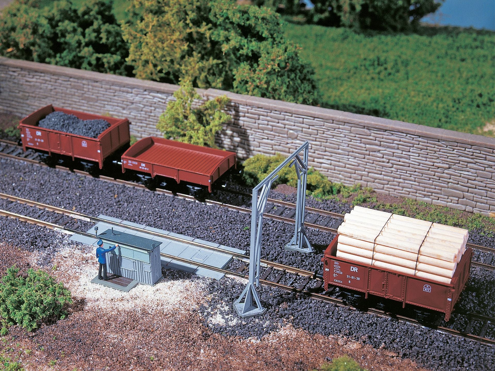 Auhagen 13313 TT Scale Weighbridge c/w Over height gauge