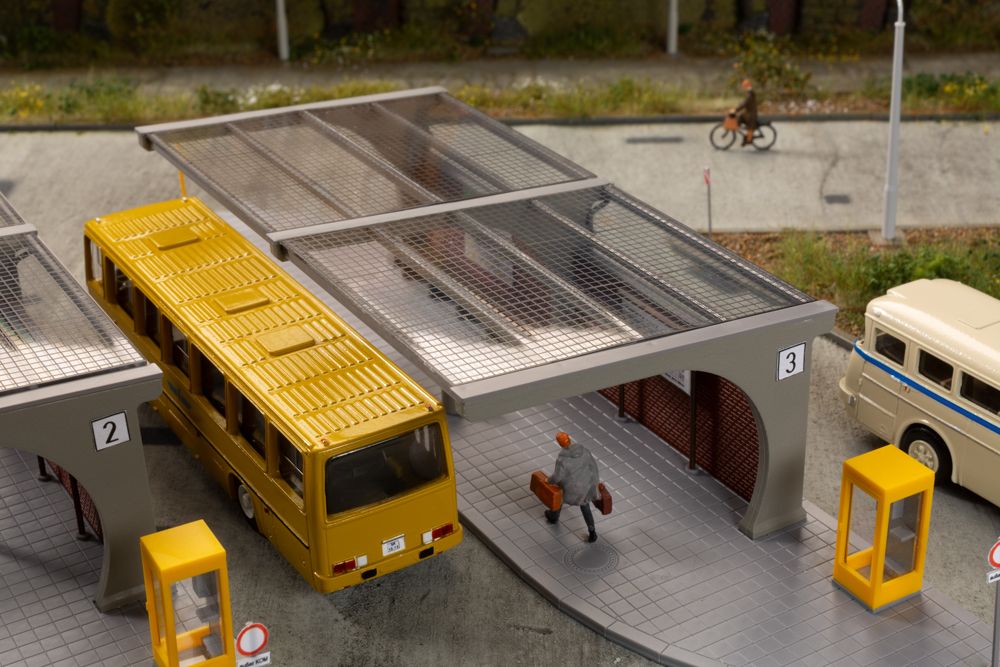 Auhagen 13349 TT 120 Scale Bus Station