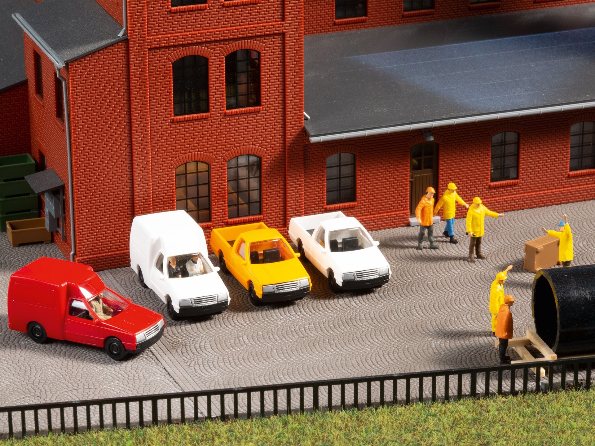 Auhagen 43660 Commercial vehicles - Vans & Utes (set of 4)
