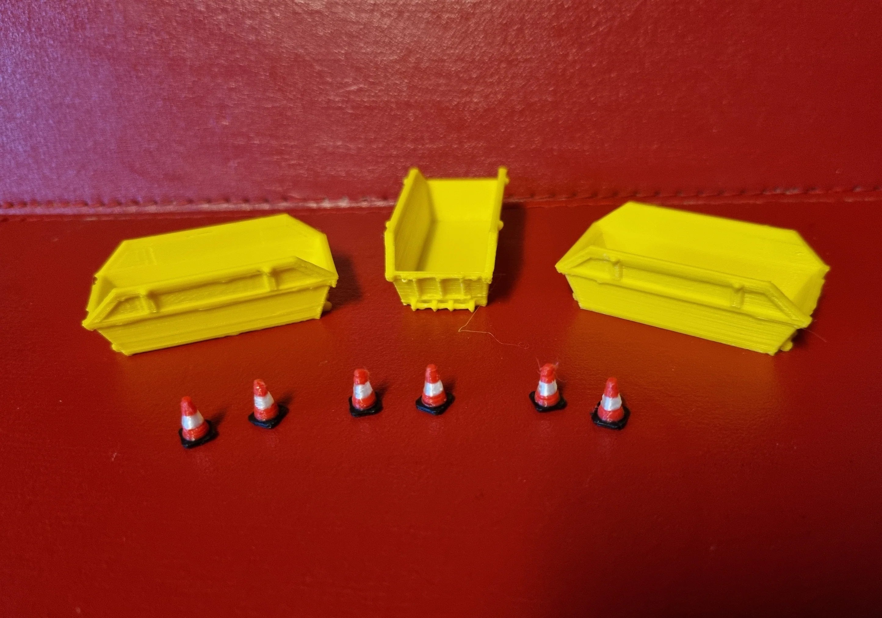 3D Designs OO Gauge Skip & Cones set