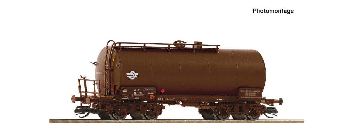 Roco 6680020 4-axle tank wagon of the Hungarian state railway.