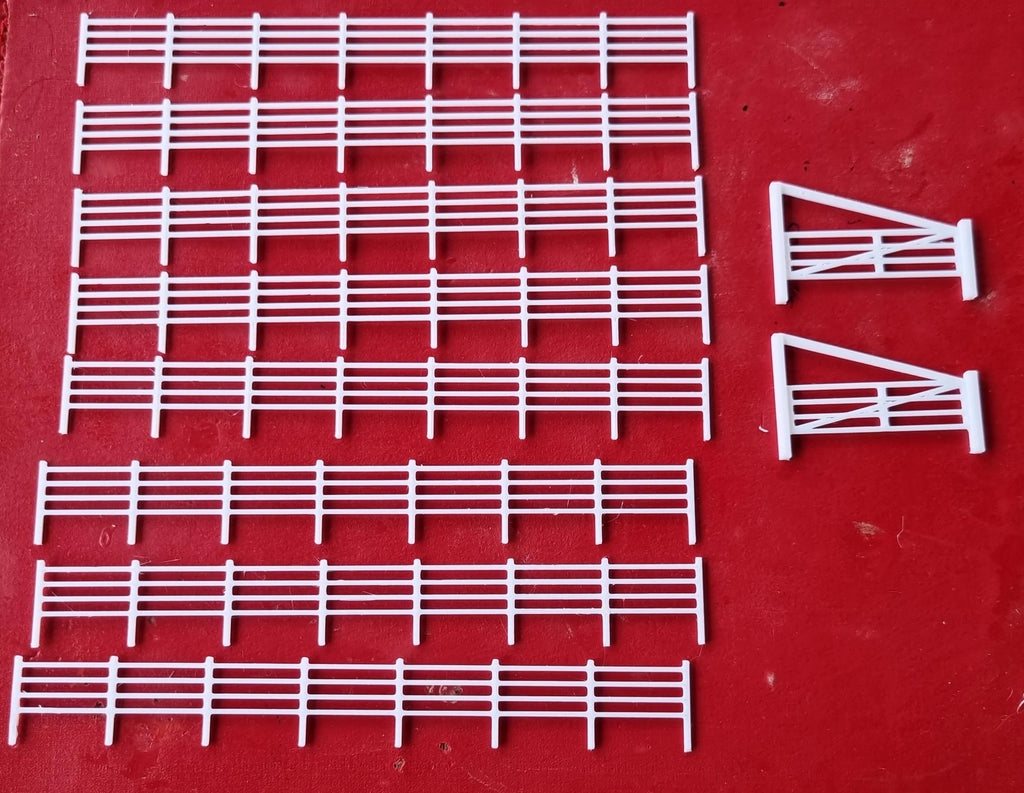 3D Designs OO Scale White Lineside fencing c/w gates 1340mm