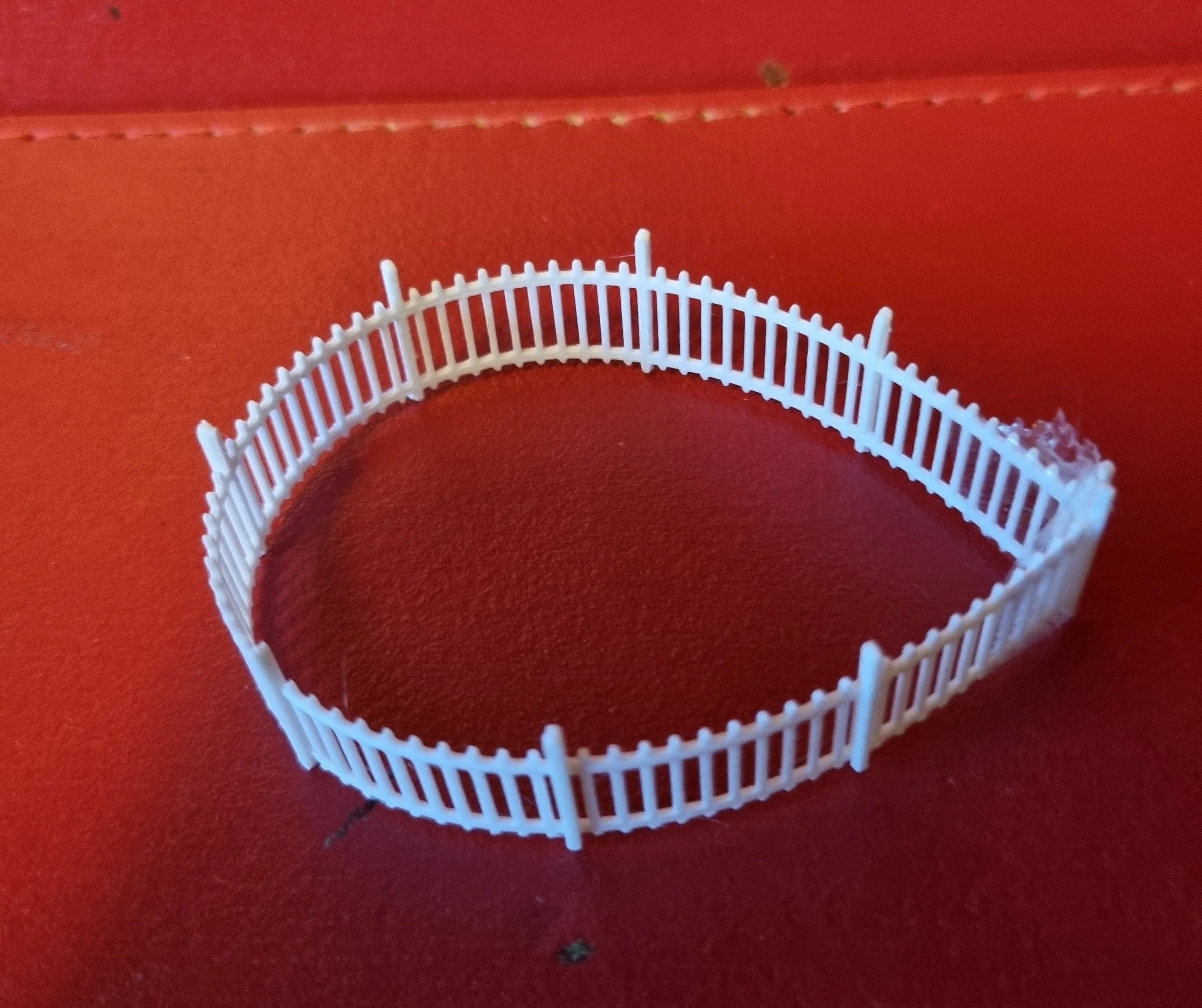 3D Designs TT Gauge White Lineside fencing c/w gates 